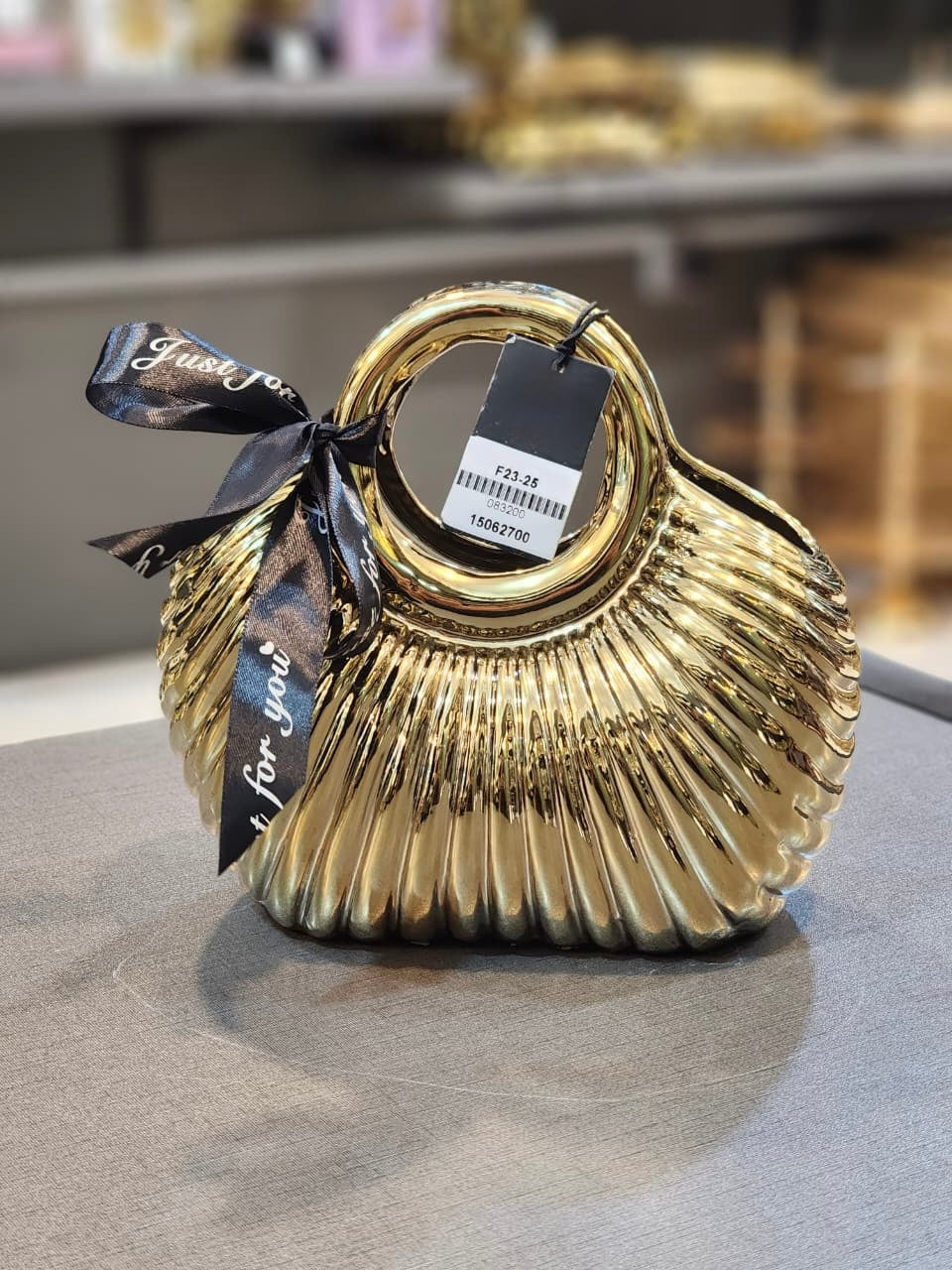 Metallic Gold Shell-Shaped Decorative Ceramic Bag