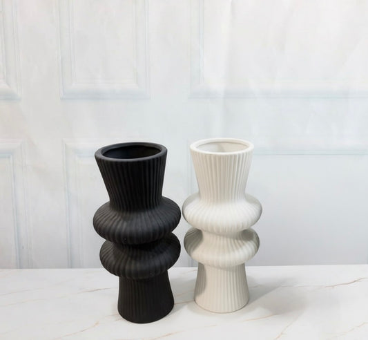 SCULPTED BLACK & WHITE CERAMIC VASE FOR MODERN LUXURY DECOR